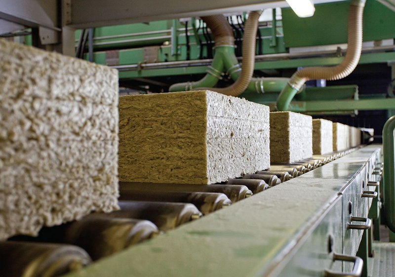 Cut to various lengths and thicknesses, the stone wool is prepared and packaged to form an extensive range of Rockwool and Rockpanel products for a variety of insulation and cladding applications.