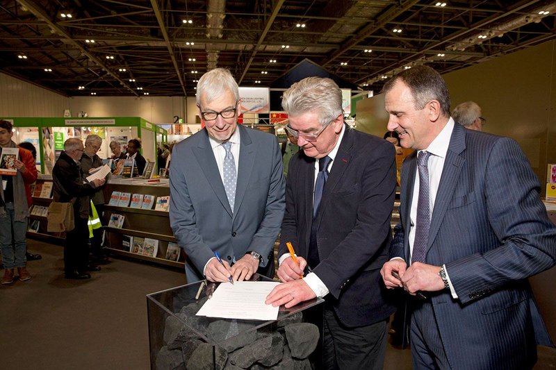 Designing processes for safer buildings: RICS president John Hughes, RIBA president Ben Derbyshire and CIOB past president Paul Nash sign the Joint Memorandum of Understanding.