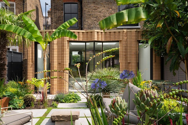 W House by Bureau de Change skillfully navigates a narrow and sloping London site.