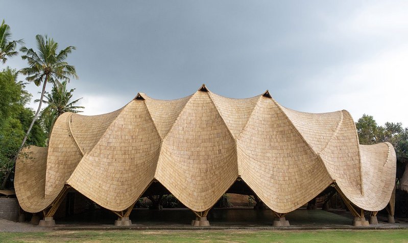 The Arc Building at the Green School, Bali, Indonesia is designed in bamboo with arches spanning up to 19m. Designed by IBUKU in collaboration with Jorg Stamm and Atelier One.