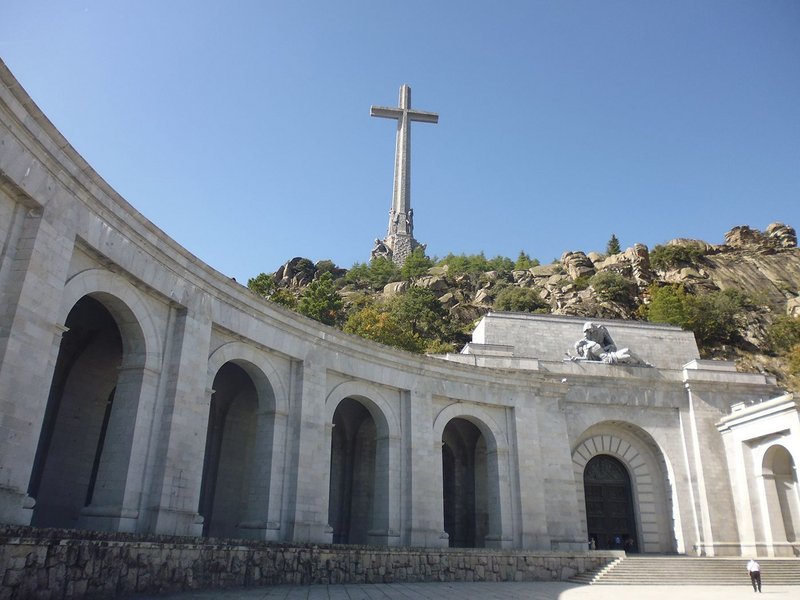 Diego de Méndez’s 150m high granite cross marks the position of the cupola.