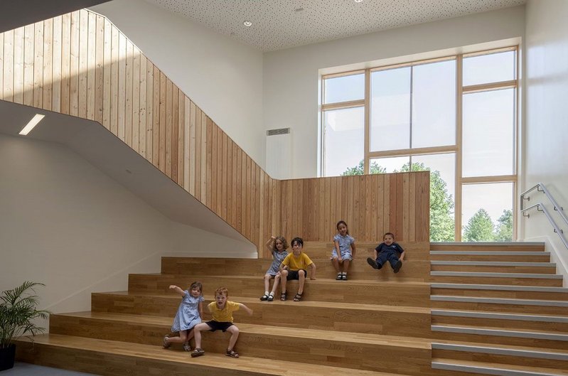 Light-filled, well ventilated school buildings promote a healthier indoor climate, supporting pupils' enjoyment of their studies.