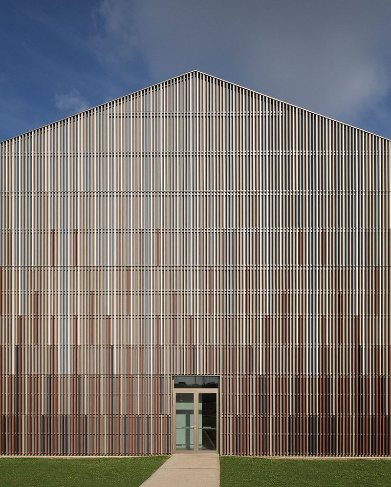 The south face of the testing facility uses the baguettes to greatest effect; the colours appearing to shimmer in the light.