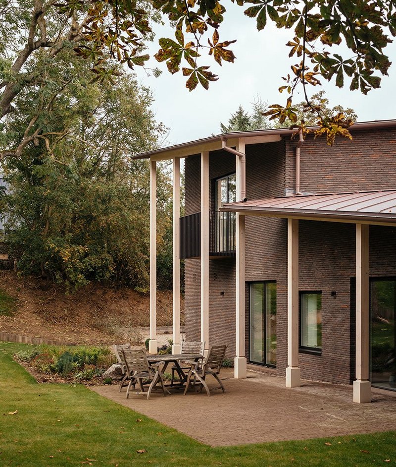 Mole Architects collaborated with Andrew Fisher of QODA Consulting on Riverview, a new-build low-energy home in Essex.