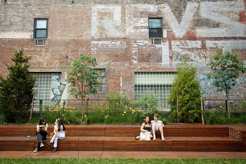 The High Line against the walls of its host neighbourhood.