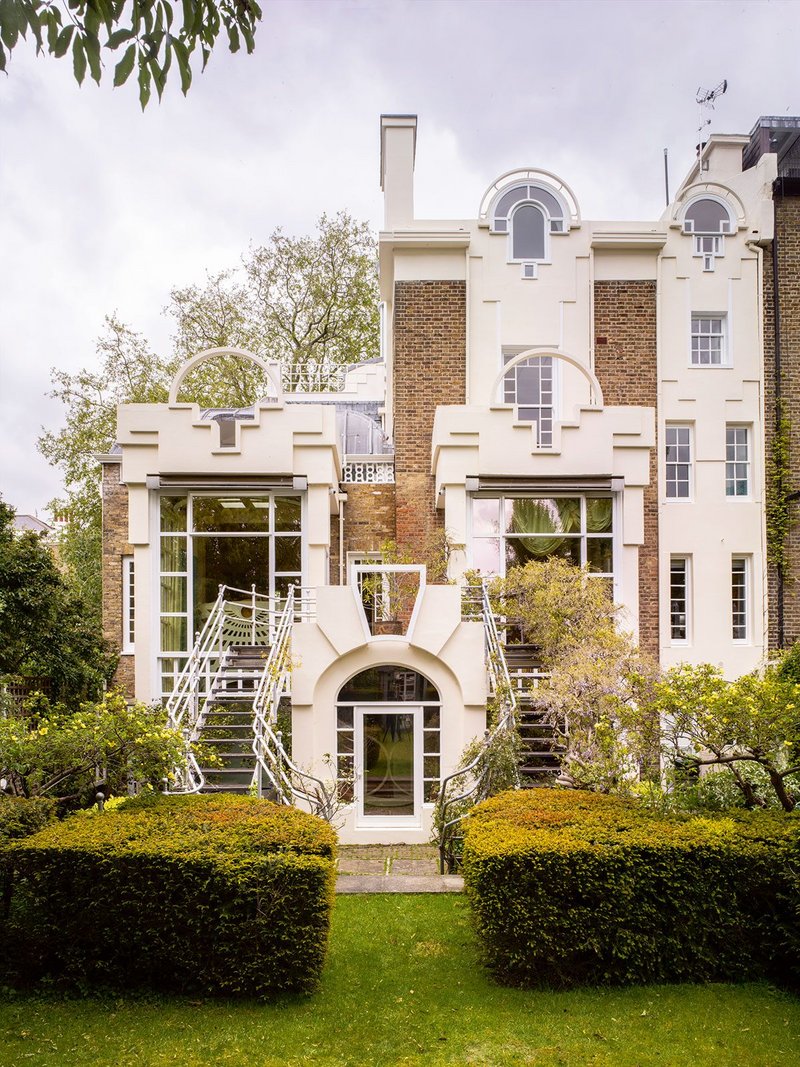 The Garden facade with a representation of the family of four.