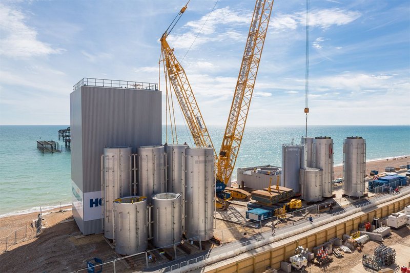 Unloading what is now in place as the towering structure of the i360