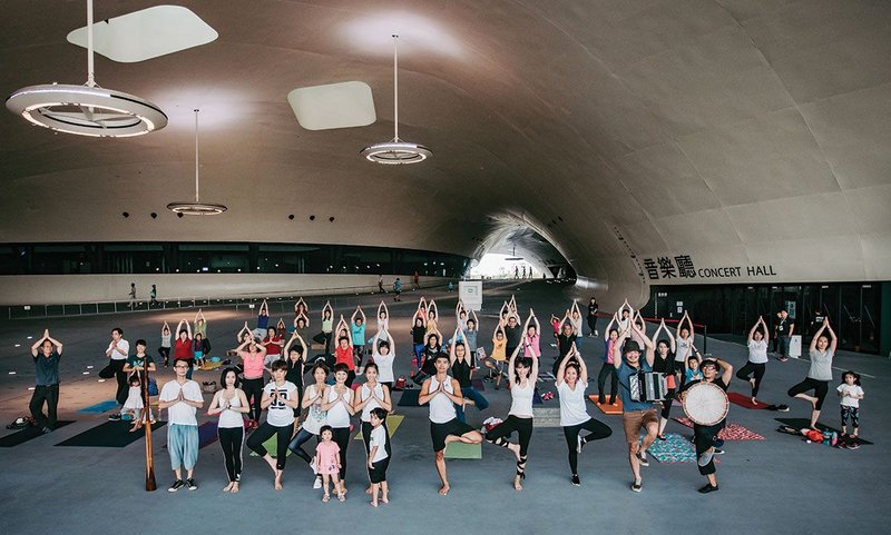 The largest performing arts centre in the world. Yoga in a cultural icon. National Kaohsiung Center for the Arts (Weiwuying), Kaohsiung, Taiwan by Mecanoo.