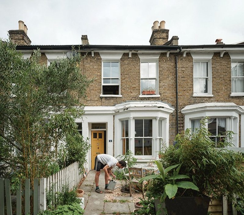Like-for-like double-glazed sash windows helped in the operational carbon strategy.