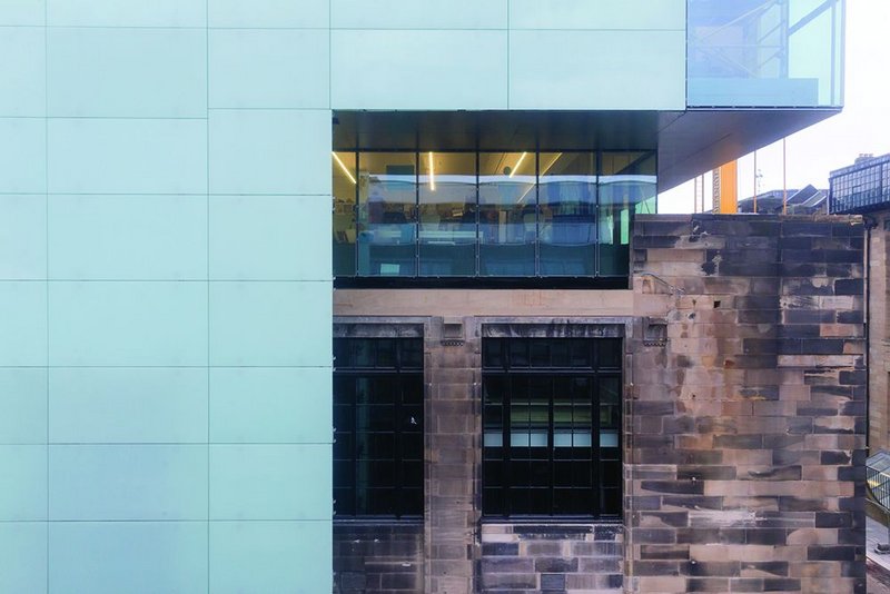 Embracing or obscuring? The oversailing Reid Building on top of the retained student union. Top right is the miniscule amphitheatre, hanging (cantilevered) over the street.