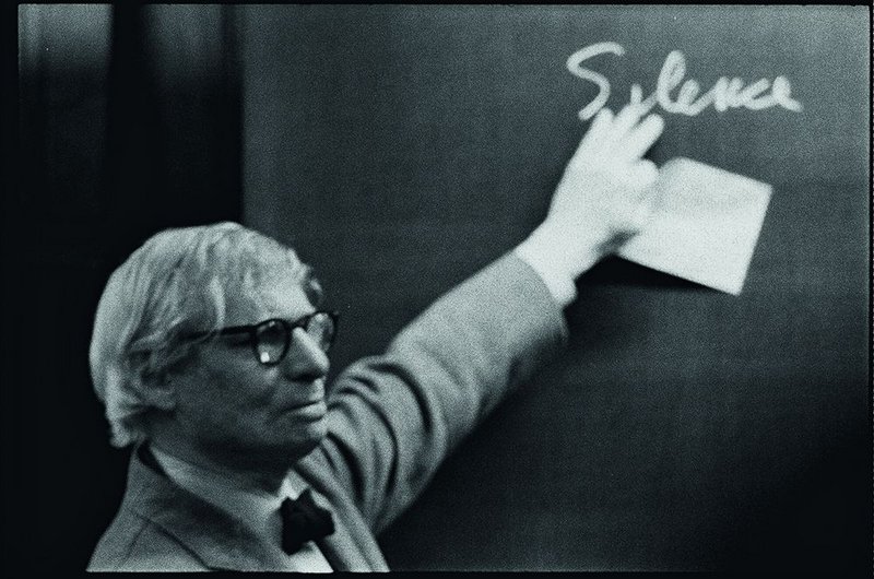 Louis Kahn makes his point during the lecture at ETH Zurich. Photograph by Peter Wenger