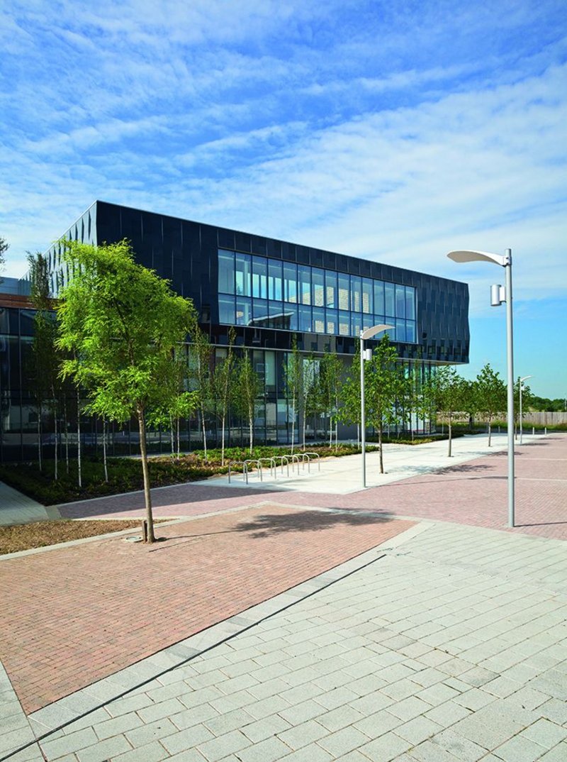 Approach to the main entrance at the New Circle Reading Hospital.