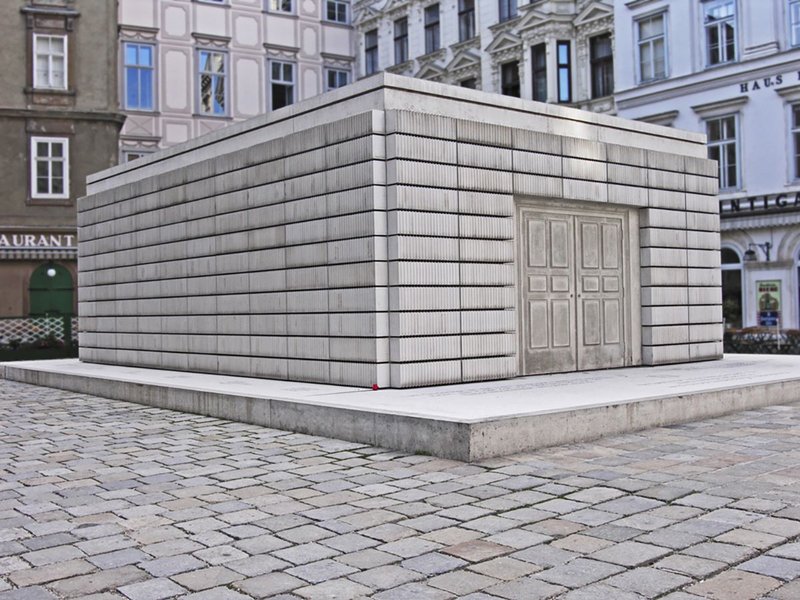 Rachel Whiteread’s Nameless Library at Judenplatz, Vienna, is a concrete cast of a hermetically sealed room.