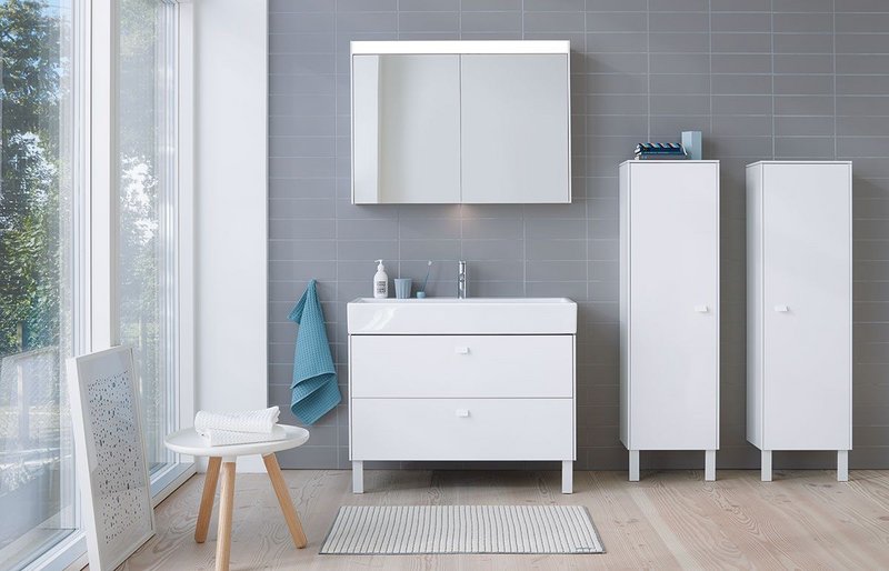 Brioso console vanity units are available in two thicknesses, with variable widths and two depths. Floorstanding (shown here) and wall-hung versions are also available.