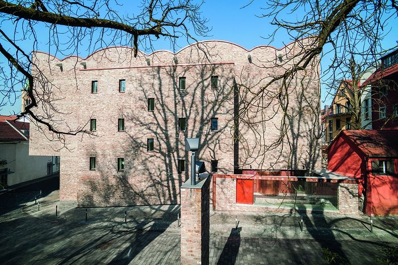 South elevation of the Ravensburg Kunstmuseum. Exposed copper detailing and reveals, 500 year old brick, and a strange vaulted roof belie its modern Passivhaus credentials.