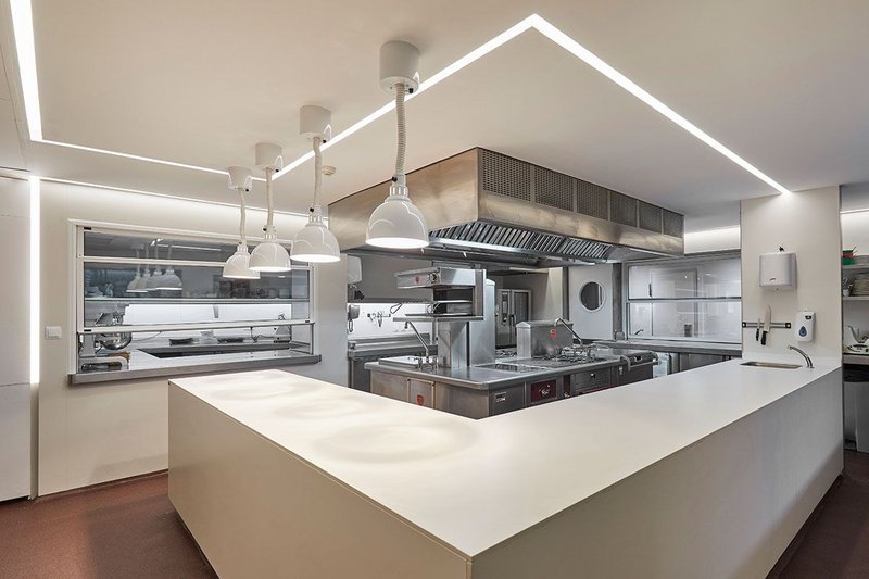 Hotel Casamar: worktops and walls in Neolith Nieve; floor in Neolith Iron Corten.