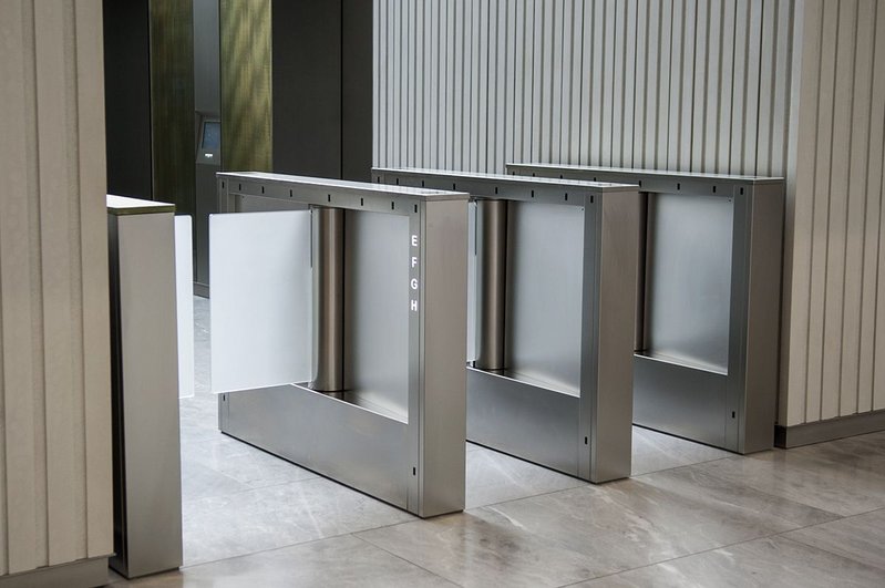 Boon Edam’s Swinglane 900 speed access gate.