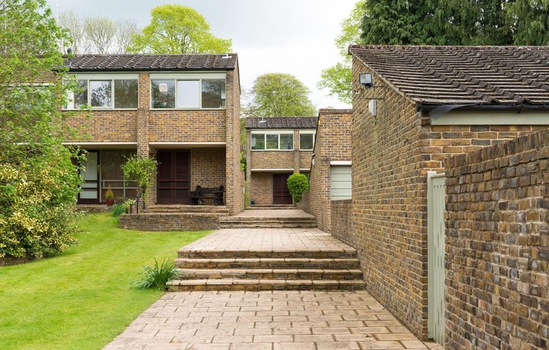 Cleve Court at Streatley on Thames, designed by Barry Heathcote at Oxford Architects Partnership