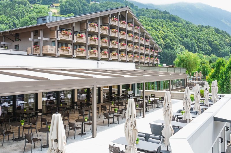 Riding high: Markilux Pergola Stretch awnings at Hotel Löwen in Schruns, Austria.