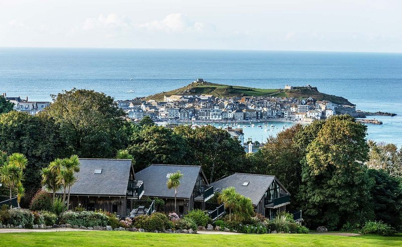 Cupa 12 natural slate roofing by Cupa Pizarras at the Castle Approach lodges on the Tregenna Estate, St Ives, venue for the G7 Summit in June 2021.