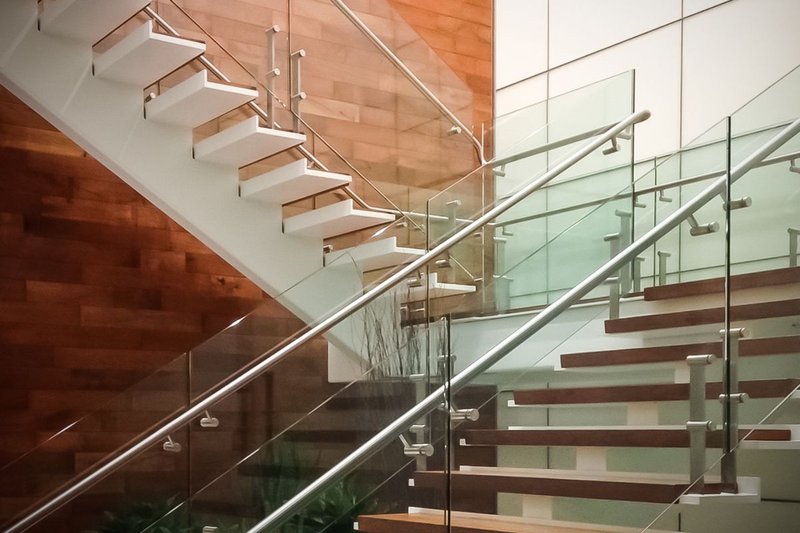 HDI Railing Systems' Kubit balustrade features trademark elliptical posts that hide all mechanical connections from view.