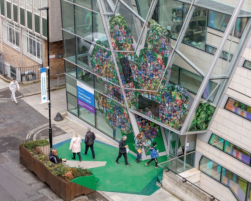 The entrance was co-created with students aged 3 to 16 from the Children’s Hospital School at Great Ormond Street Hospital.