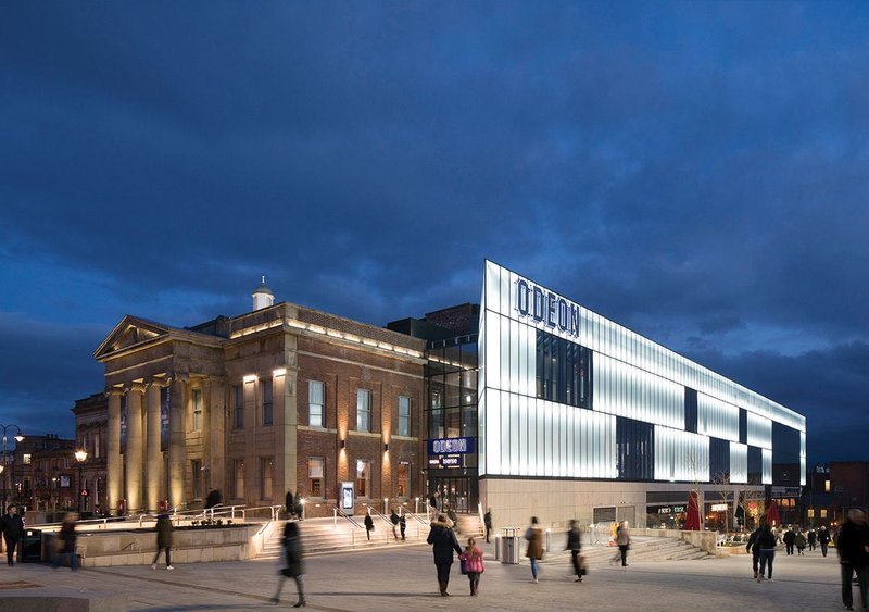 The classical north face of Oldham’s Old Town Hall is now contrasted by the bold new west elevation, a light wall with anchor retail set in its rusticated base facing the new Parliament Square.