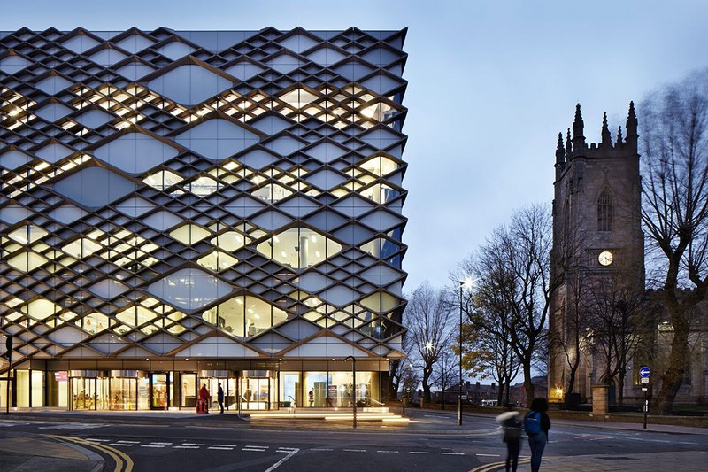 University of Sheffield’s Faculty of Engineering is covered by an intricate pattern of thousands of anodised aluminium diamonds.