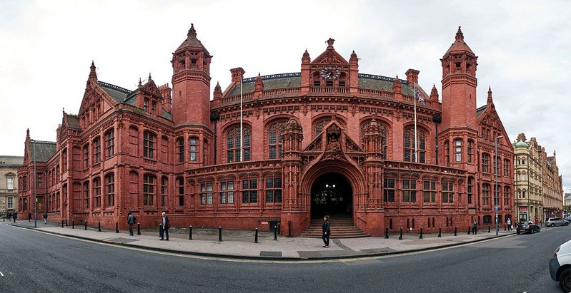 Revealing the Courts’ original majesty, a sculpture of Queen Victoria surmounts the main entrance.