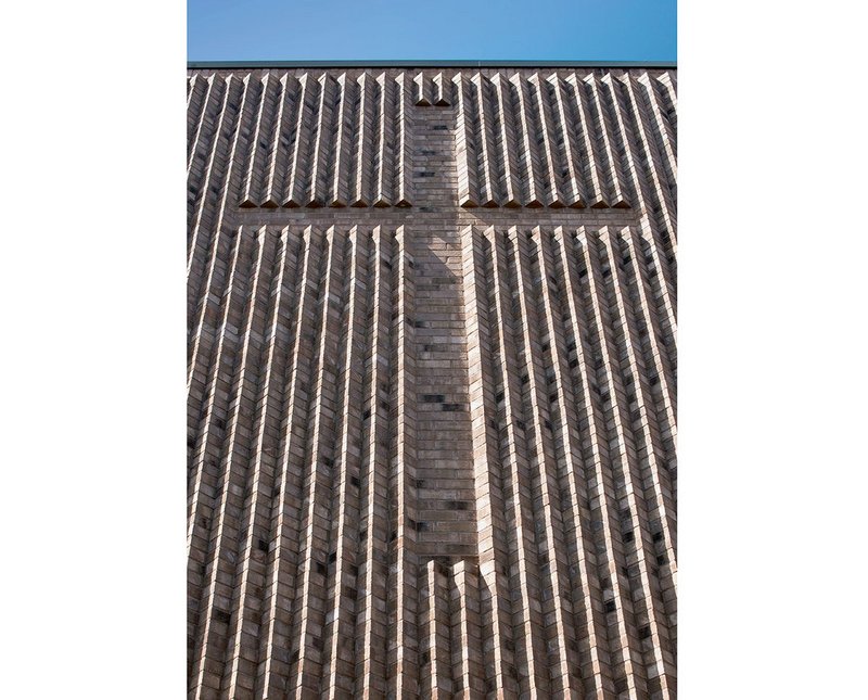 The east elevation of Crossway Church has a large cross formed in Michelmersh’s textured Floren Vega Rustic brick.