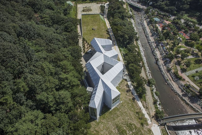 Chae Pereira Architects' labyrinth for Chang Ucchin Museum