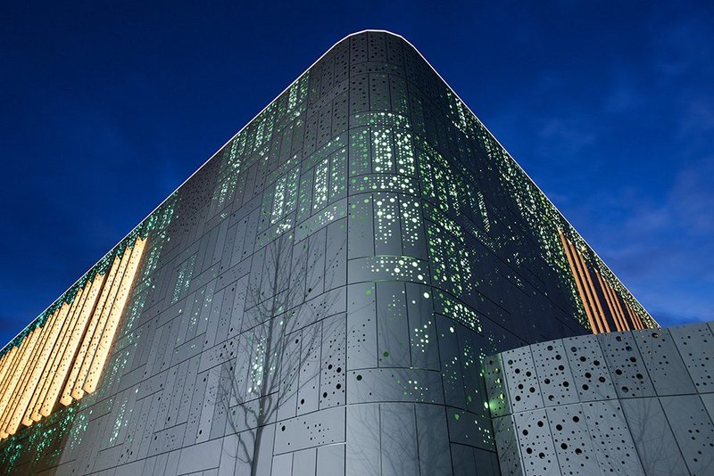 Bailey's Synergy hook-on, secret-fix rainscreen cladding at retail and leisure complex, The Lexicon Bracknell.
