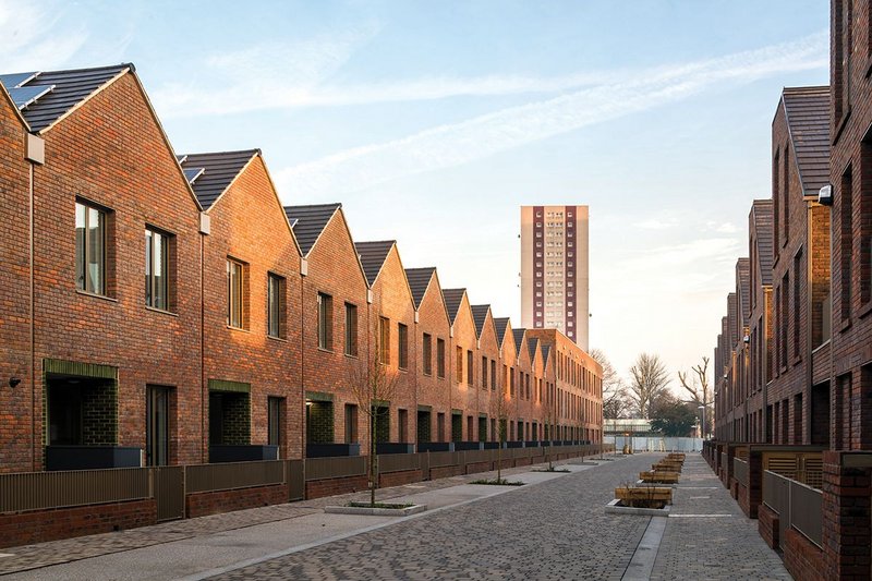 Wide, shared spaces have a continental feel, but the apartment block to the south closes the view rather than turns the corner.