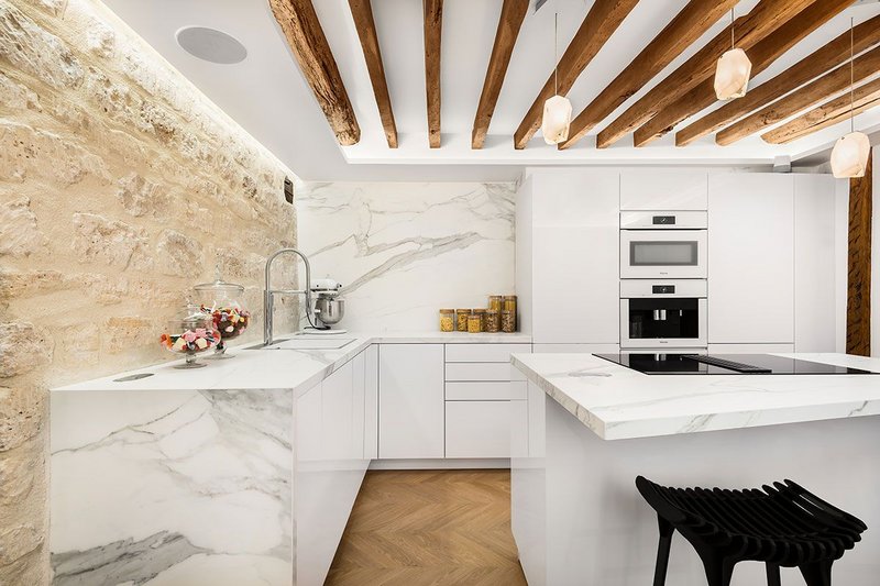 Neolith Sintered Stone Estatuario Silk on the island, worktops and splashback in chef Cédric Grolet's kitchen.