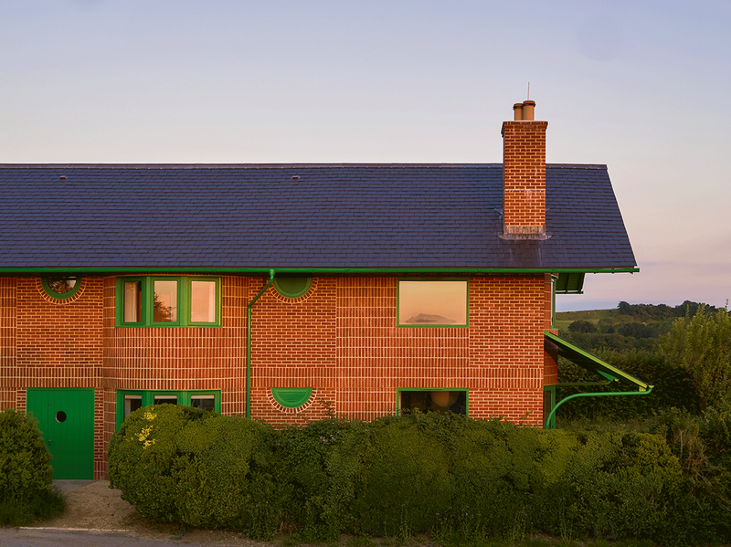 Red brick echoes Dorset farmhouses, while brickwork patterns recall Aalto’s Muuratsalo house