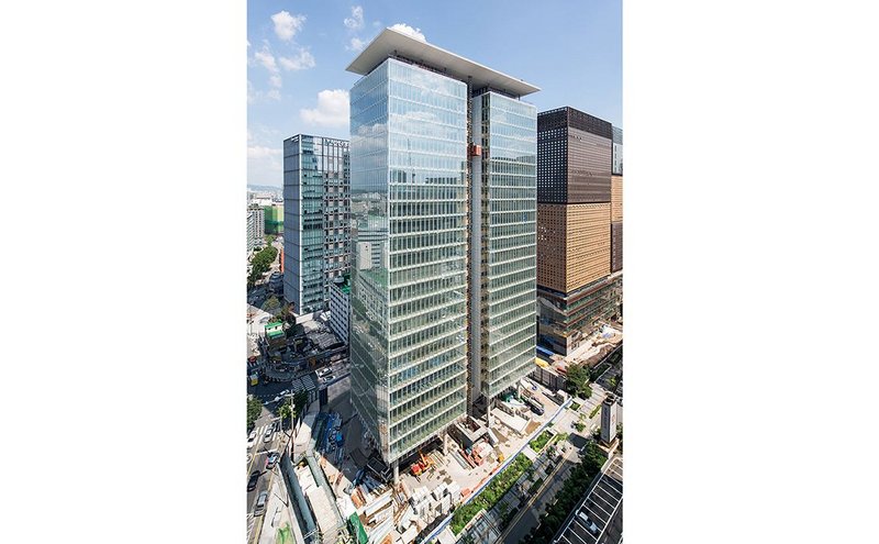 RPBW’s KT Building in Seoul,  South Korea, adopting foot traffic as well  as high speed lifts as part of its vertical circulation strategy.