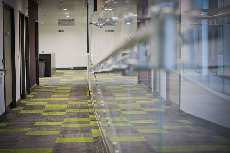 A combination of Interface's Composure, Urban Retreat, Equilibrium and Infuse designs leads the way in a transition space at Oxford Brookes University.