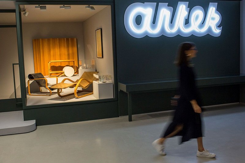 Installation view featuring Aino Aalto and Alvar Aalto from Modern Couples at the Barbican Art Gallery, © John Phillips/Getty Images