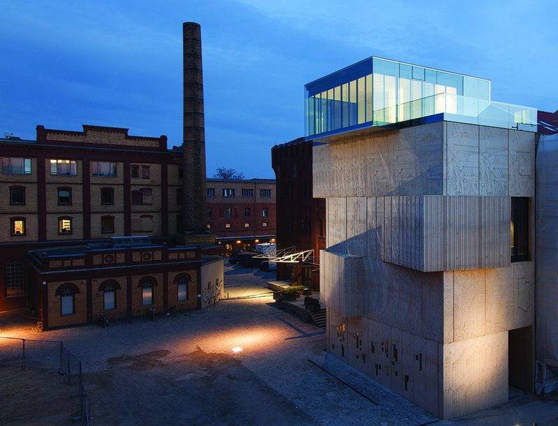 Set within a square of former industrial warehouses, the Tchoban Foundation’s building is a strong formal presence