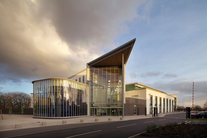 Wilmott Dixon’s £30m Hope Academy in Newton Le Willows, Merseyside. With 1650 pupils and some ceilings 15m tall, it proved an acoustic challenge for Pace Consult. Architect: Riverside Architects.