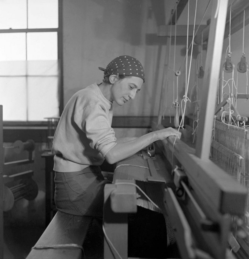 Anni Albers in her weaving studio at Black Mountain College, 1937.