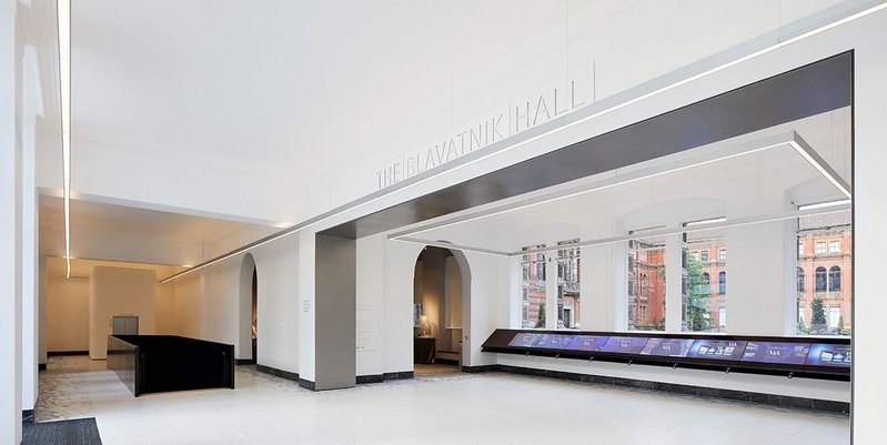 The Blavatnik Hall provides a new entrance to the museum, carved out of the existing structure.