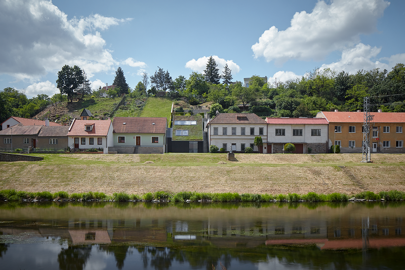 River Valley House is in a quiet suburb, facing across the River Dyje.