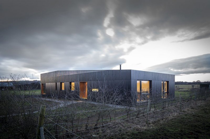 Howe Farm, Buckinghamshire – IPT Architects. Click on the image