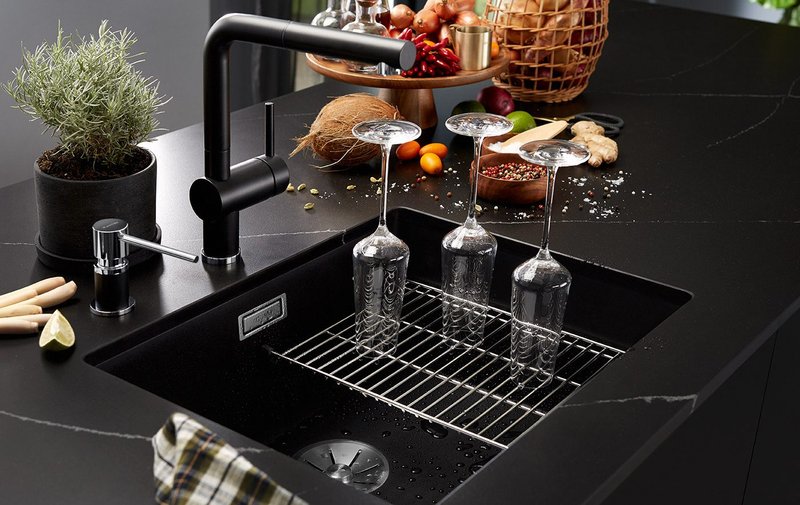 Kitchen designers know that smart storage solutions are the key to optimising space. Blanco's in-sink drying rack provides a drainer that doesn't take up worktop space.