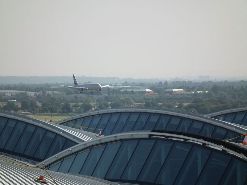 Left The new terminal’s distinctive undulating roof incorporates approximately 7,000m2 of Schueco’s framed glazed skylights.