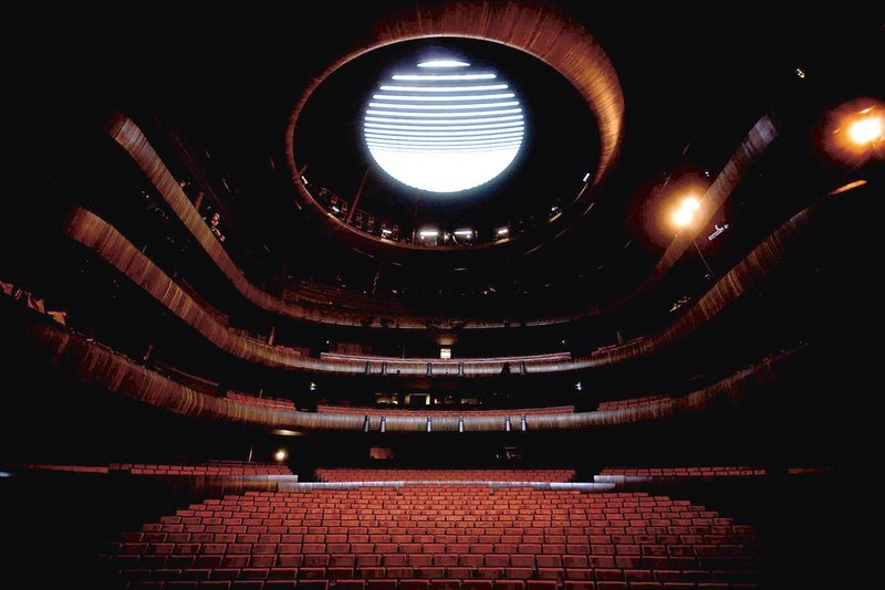 Hadeland Glassverk’s installation in Oslo’s national opera house.