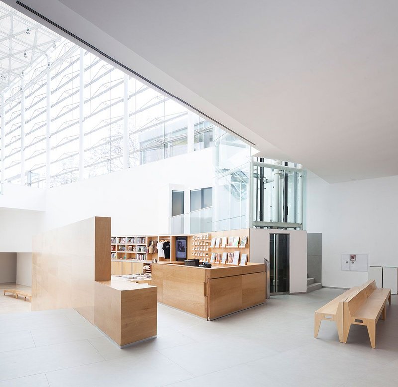 Neolith Phedra Silk Sintered Stone at the MALBA reception area.