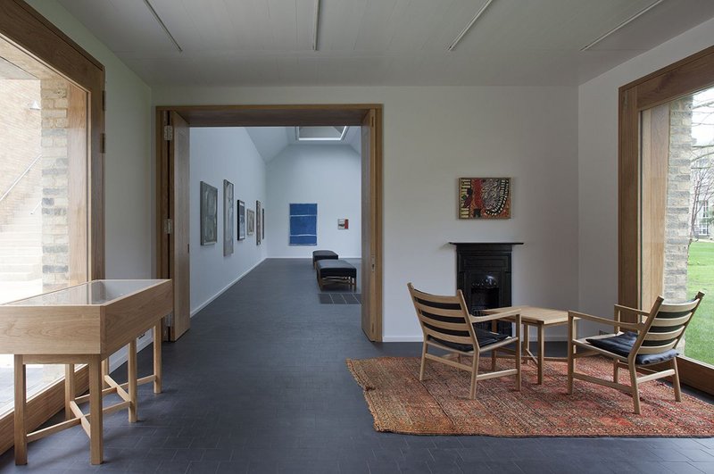 Antechamber to the gallery, gathering around the hearth.