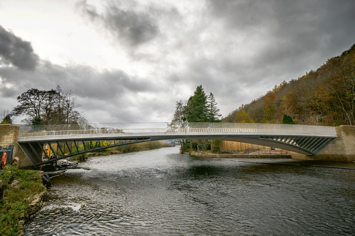 The delicacy of the bridge is enabled by the single track roadway. The materials of pavement and ‘lean rail’ are chosen for human touch.